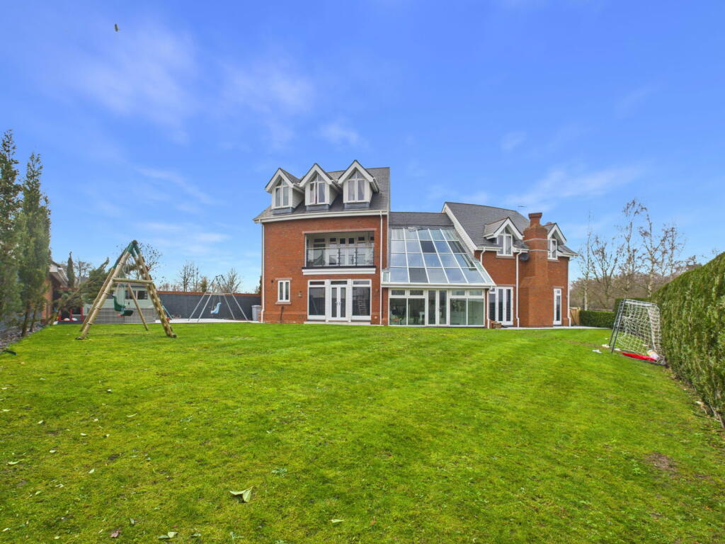 Freshwater Drive, Weston, Crewe, CW2 5GR Offers Over £900,000 photo 2