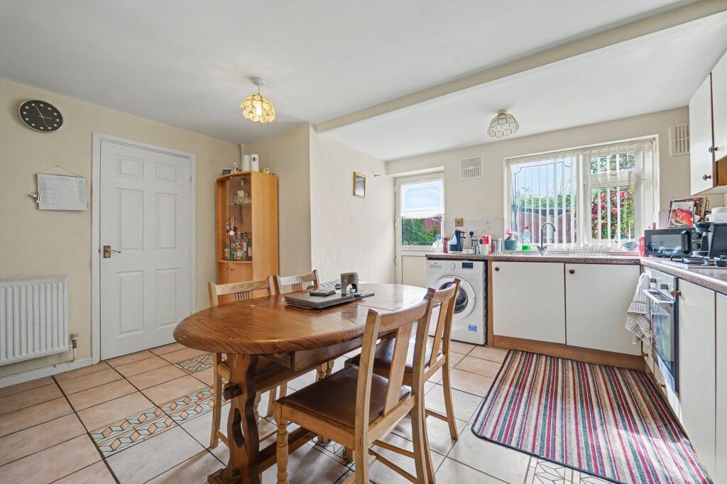 House in Nuneaton and Bedworth, Warwickshire - View 3
