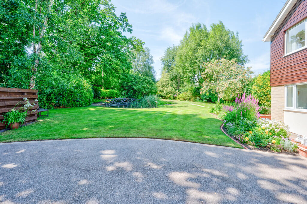 Hall Drive, Oulton Broad photo 4
