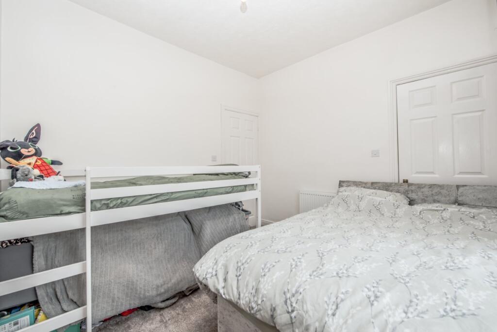 Rawson Square, Idle, Bradford, BD10 - More