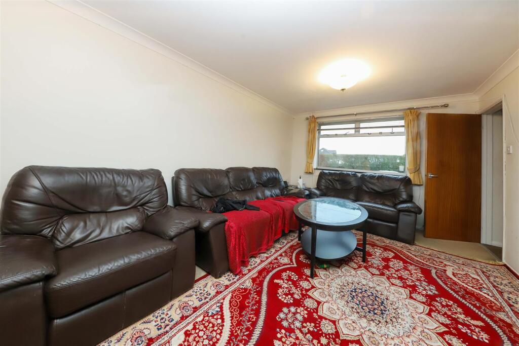 Nicholls Avenue, Hillingdon, UB8 photo 3