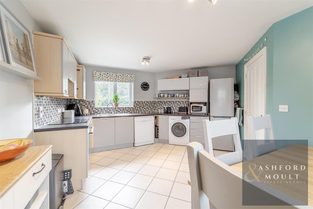 House in Gedling, Calverton - More
