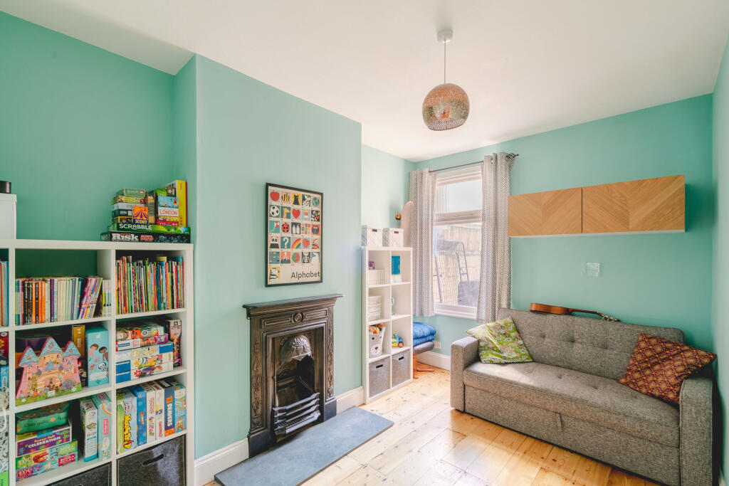 House in Bristol, Ashton Gate - More