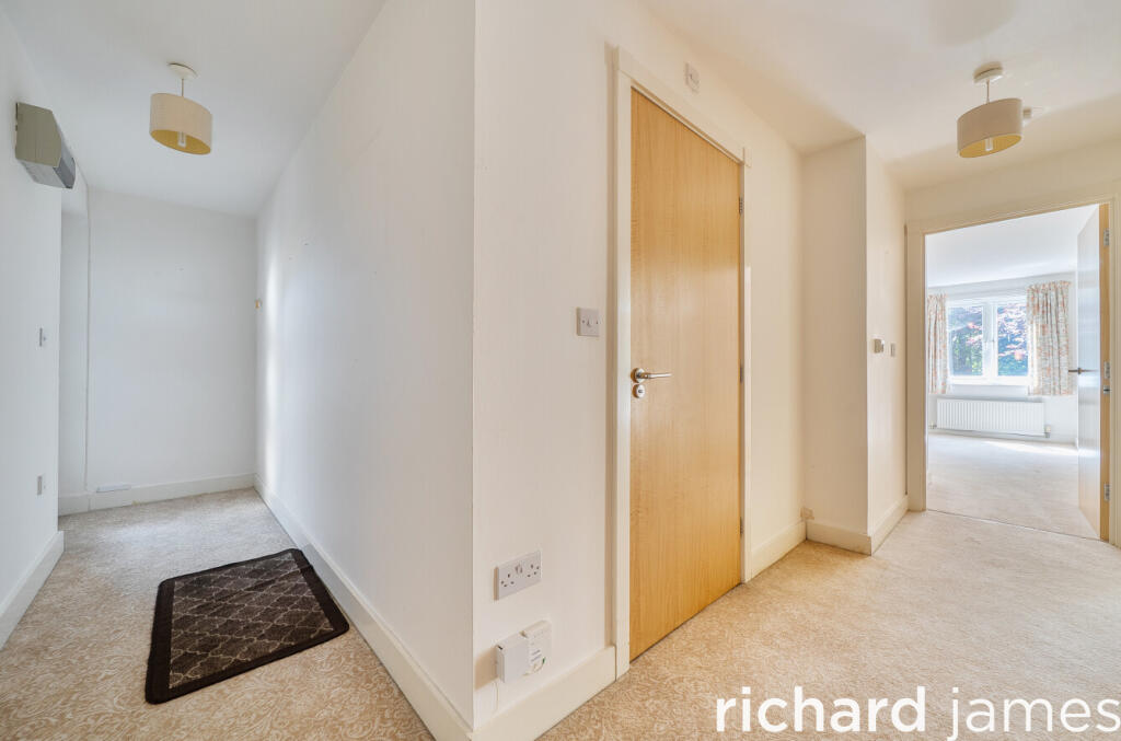 Apartment in Swindon, Eastcott, South Swindon - View 3