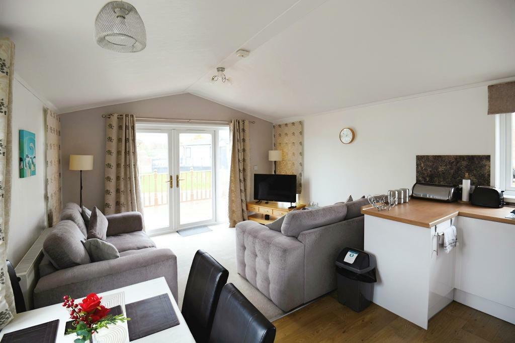 Carnoustie Court, Tydd St Giles, Wisbech, Cambridgeshire, PE13 5NZ photo 3