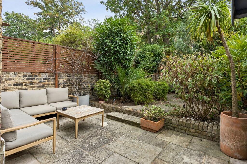 Apartment in London - View 5