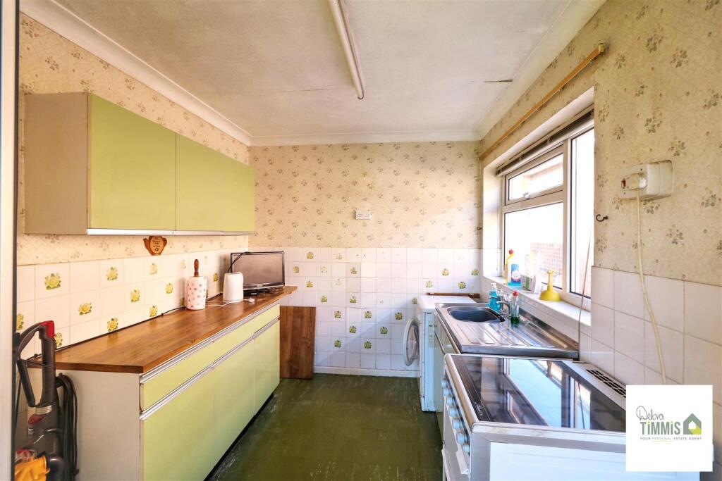 House in Stoke-on-Trent - View 3