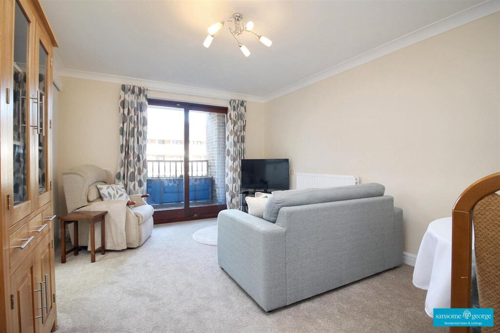Apartment in Reading - View 3