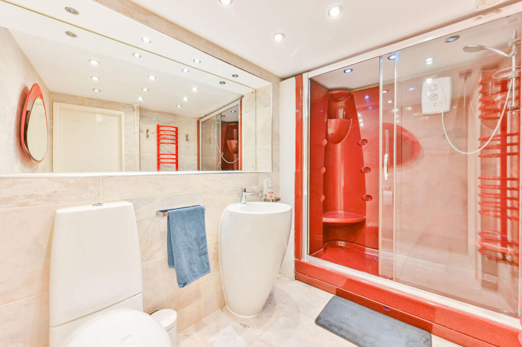 Apartment in London, St Giles, Bloomsbury - View 5