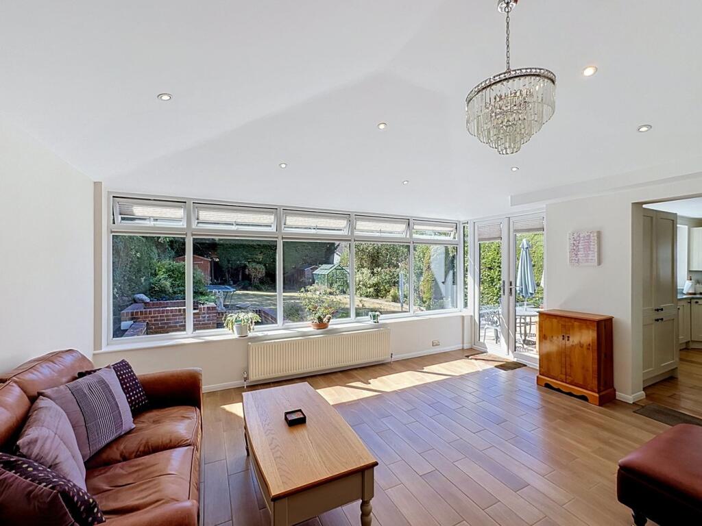 House in Bromley - More