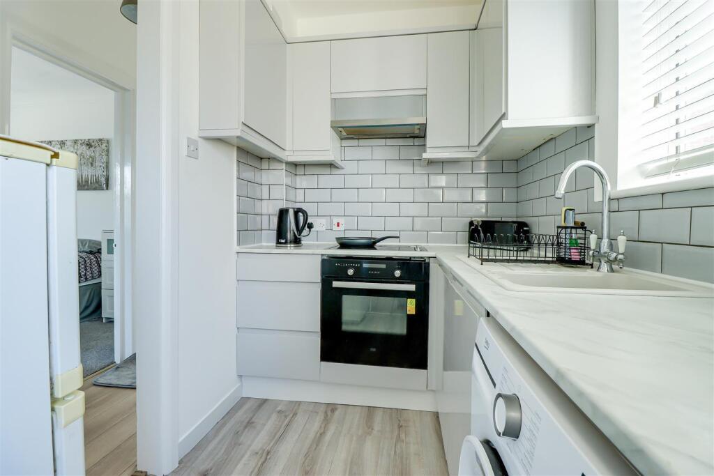Apartment in Southend-on-Sea, Leigh-on-Sea - View 5