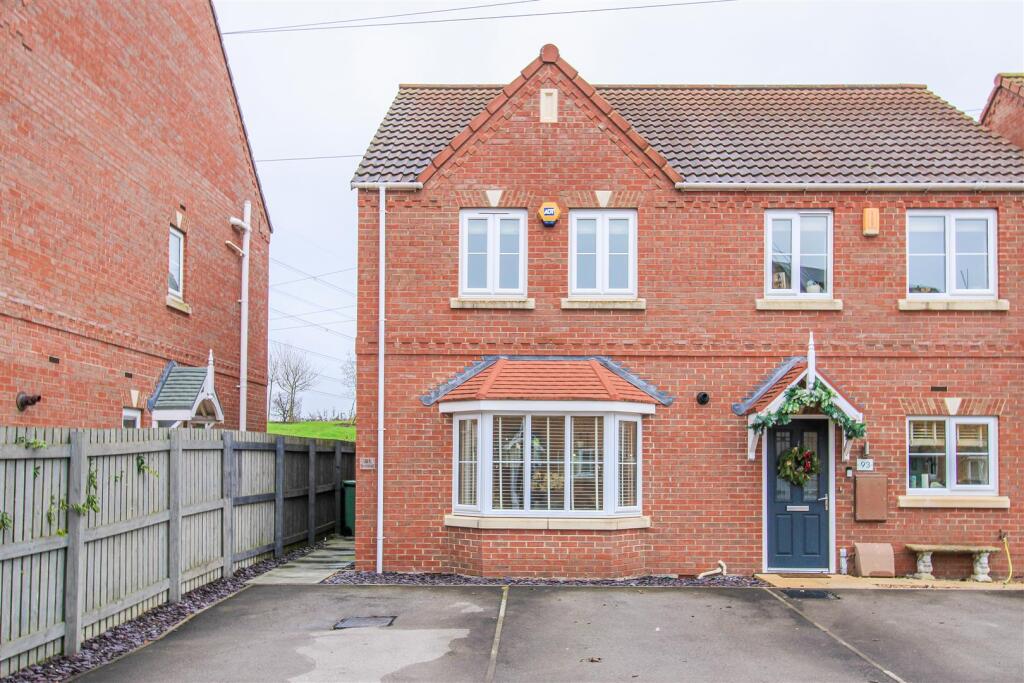 3-bed semi-detached on Park Drive, Lofthouse, Wakefield, £235,000