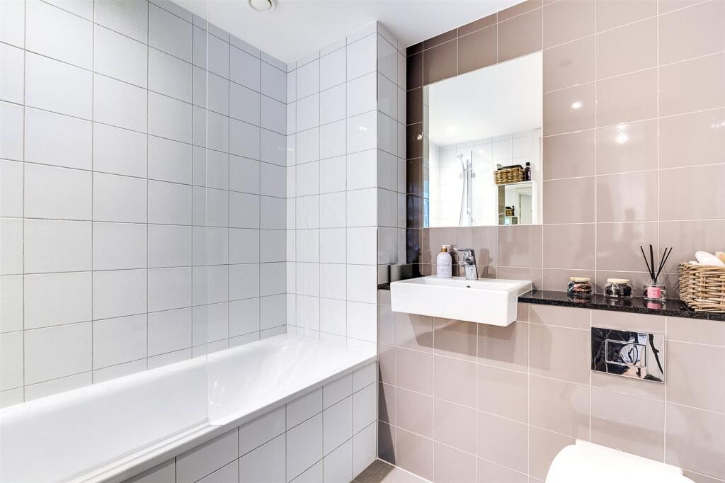 Apartment in London - More