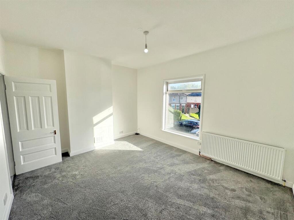House in Leigh, Bedford - More