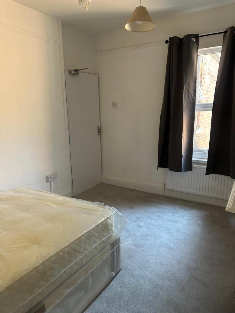 Main image of property: Double Room-Russell Rise, Luton