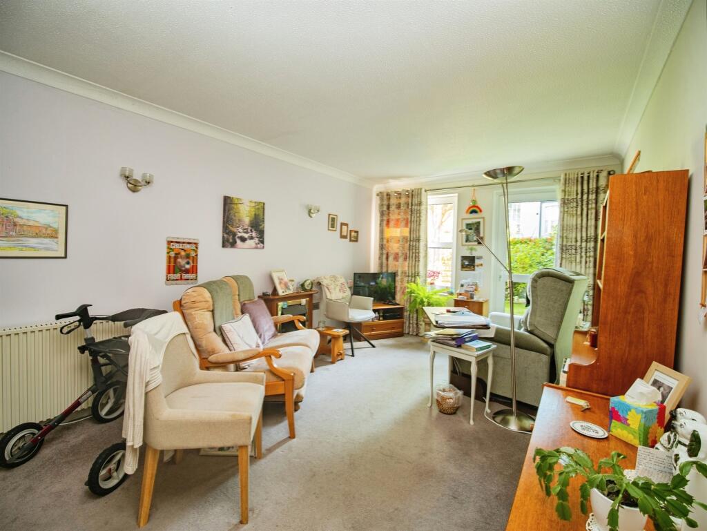 Apartment in Dorchester, Dorset - View 2