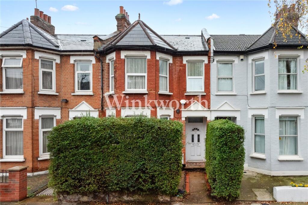 2-bed flat on Cobham Road, London, N22, £395,000