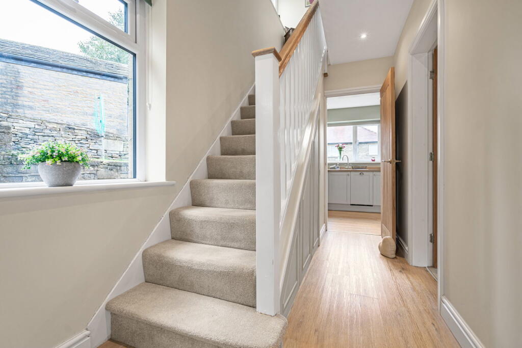House in Halifax - View 4