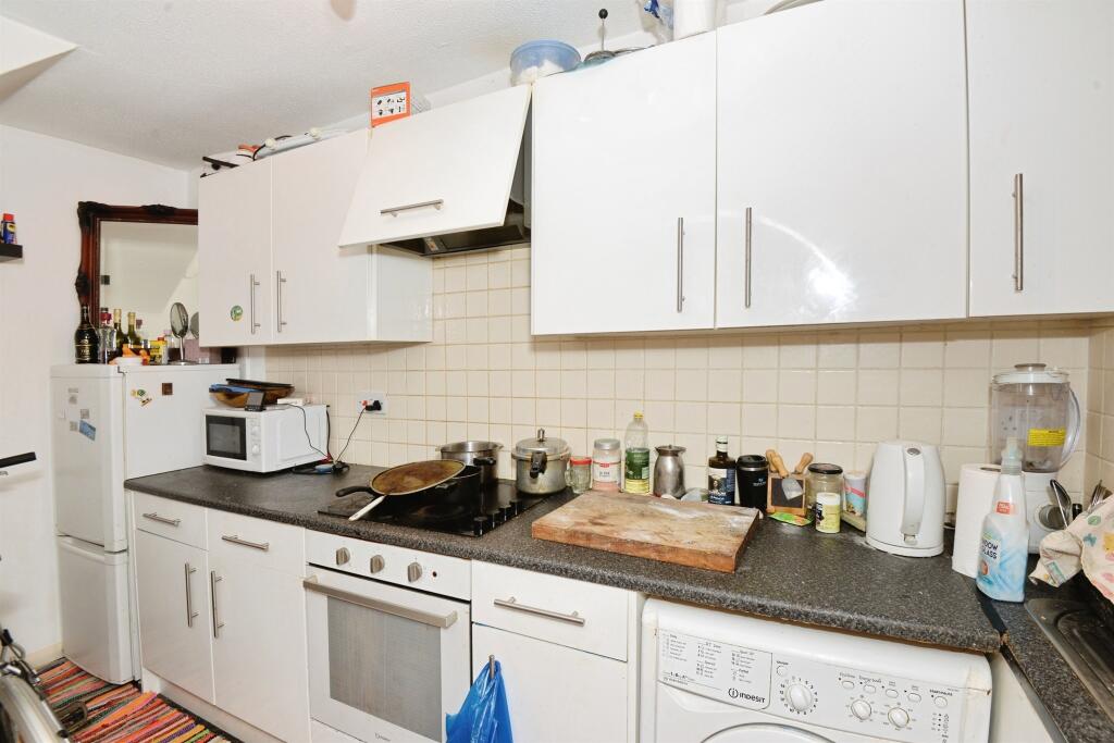 House in Hemel Hempstead, High Wycombe Community Board - View 4