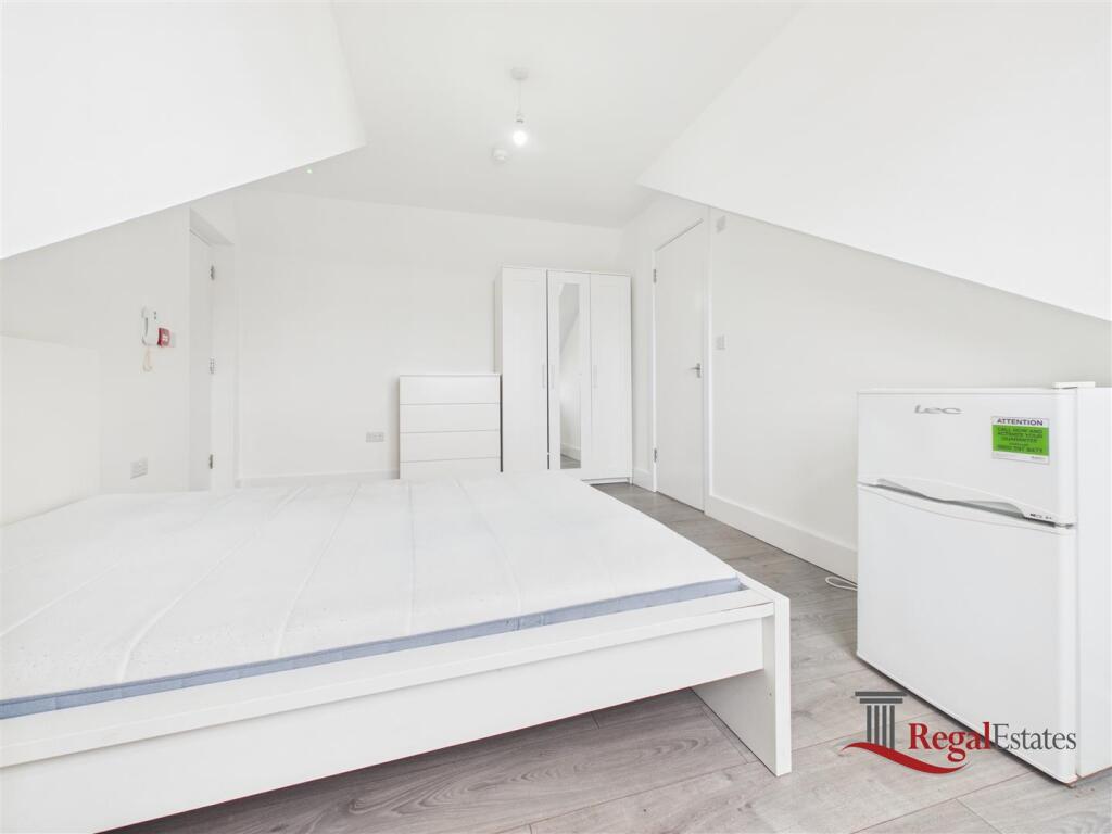 House in London, Dudden Hill, Dollis Hill - View 2