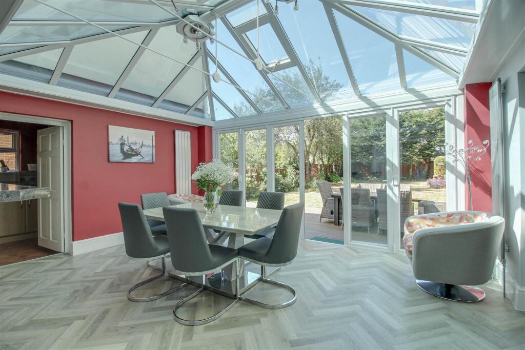 Swan Lane, Wickford photo 3