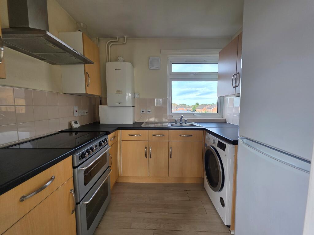 Apartment in Hemel Hempstead - View 2