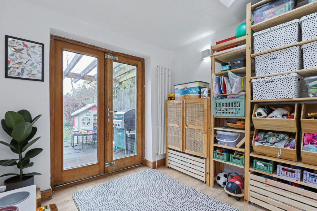 House in Oxford, Littlemore Park, Littlemore - More