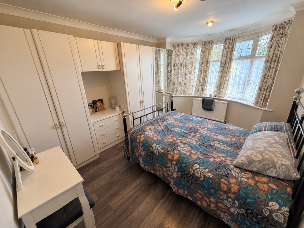 House in Luton - View 4