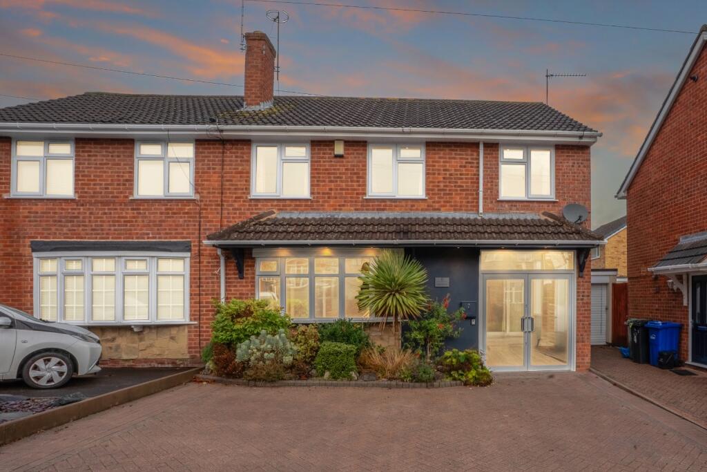 4 bedroom semi-detached house for sale in Oakleighs, Stourbridge, DY8