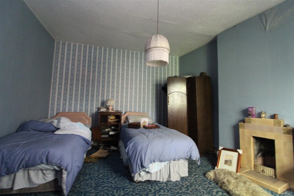 House in Wigan, Wigan Pier, Gidlow - More