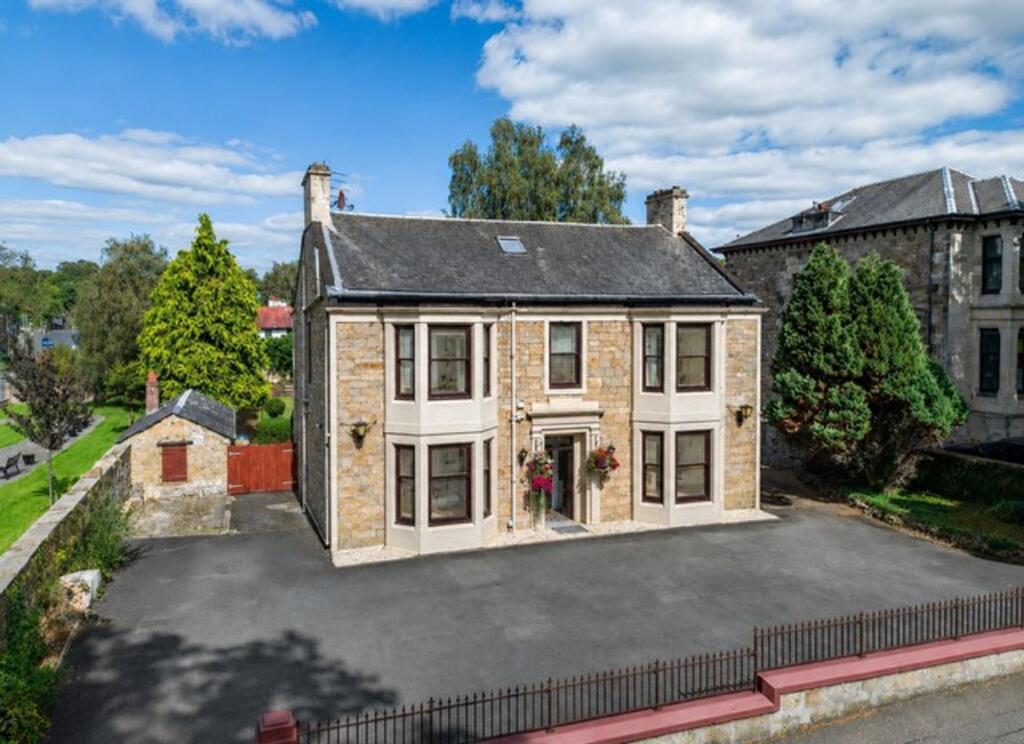 Main image of property: 18 London Road, Kilmarnock, KA3 7AQ