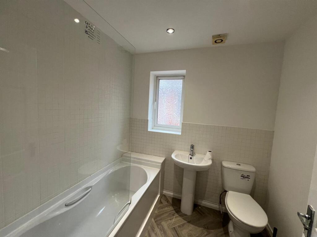 Goodwood Drive, Stockport photo 4