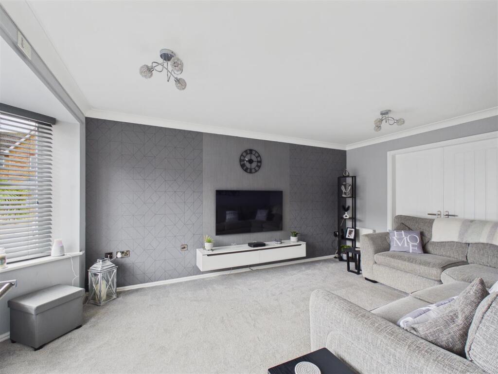 House in Ingleby Barwick, Round Hill, Stockton-on-Tees - View 3