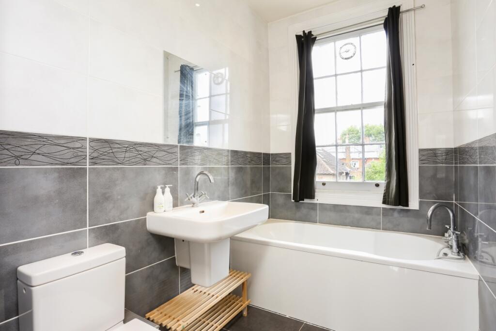 Apartment in Windsor - View 4