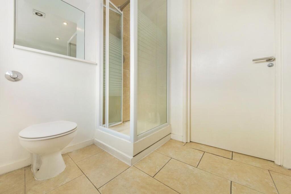 Apartment in London, Elmington Estate, Camberwell - More