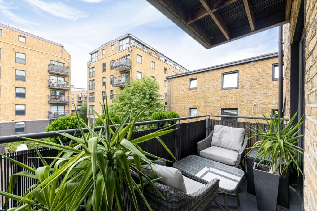 Apartment in London - More