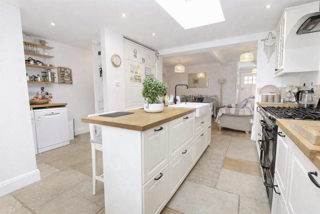 Chipstead Valley Road, Coulsdon photo 3