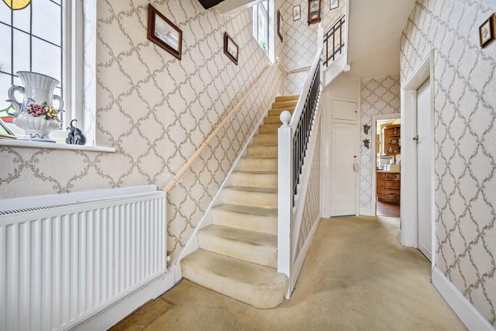 Park Crescent, Enfield photo 2