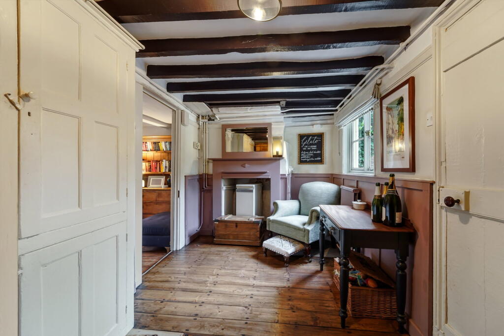 House in Tandridge, Godstone - More