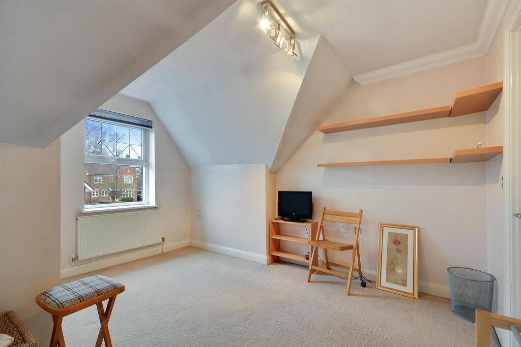 House in Croydon - View 5