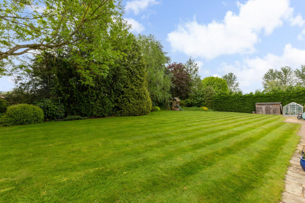 Foxes Lane, North Mymms, AL9 photo 4