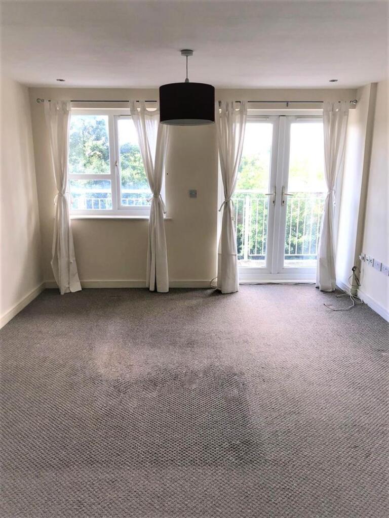 Apartment in Cardiff, Overstone Court, Butetown - View 2