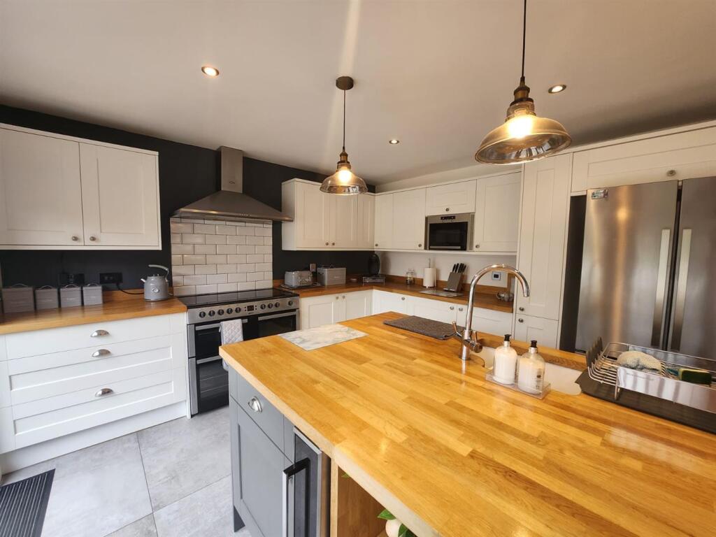 Sherbourne Close, Highlight Park, Barry photo 4