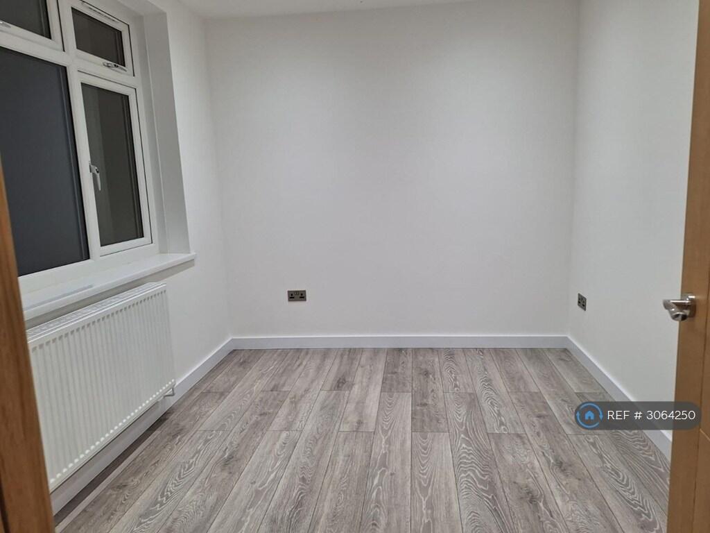House in Slough - View 2
