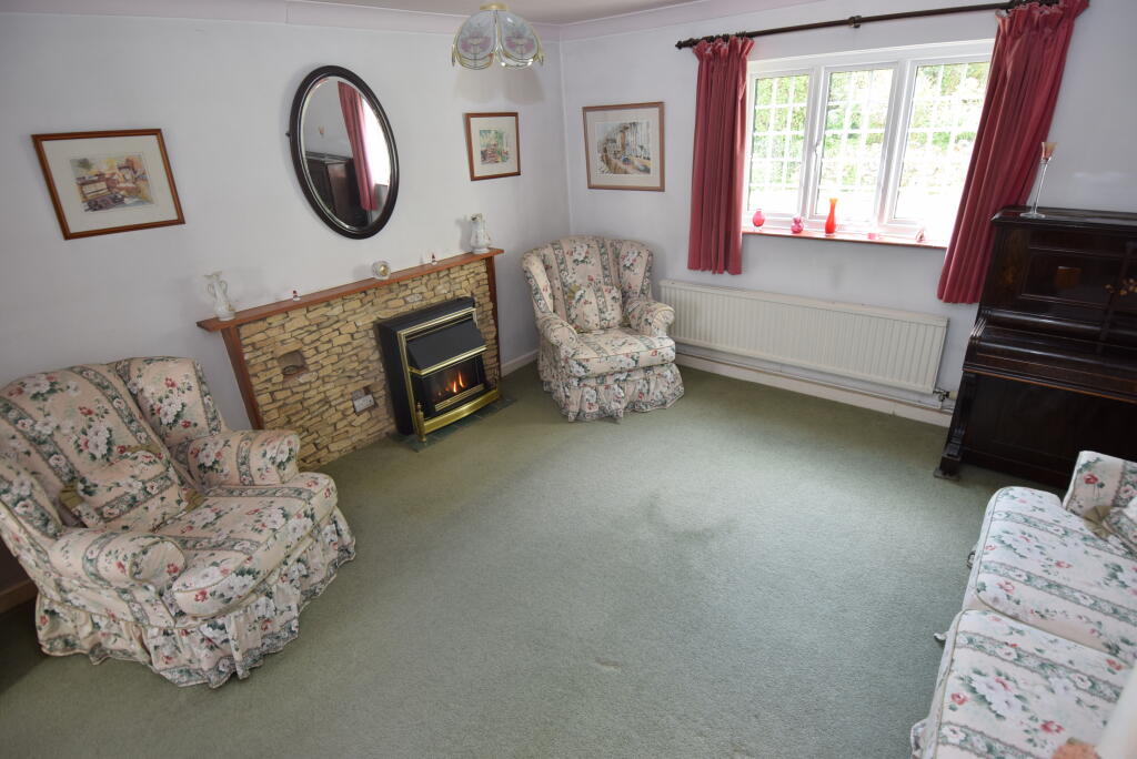 Cross Stones, Hackthorne Road, Durrington, SP4 8AR photo 4