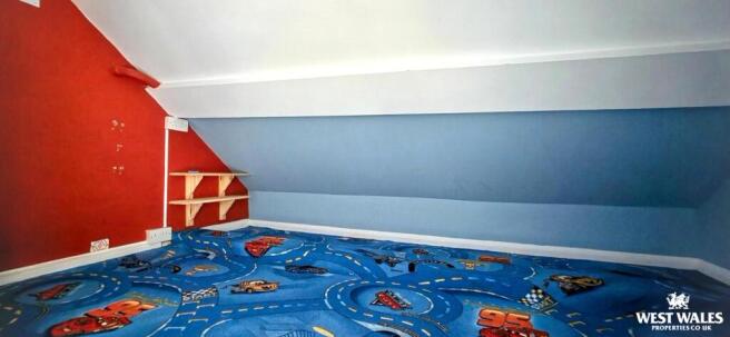 Loft Room (1).jpg