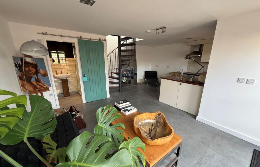 50 Satanita Road, Westcliff on Sea, Essex, SS0 8DE photo 3