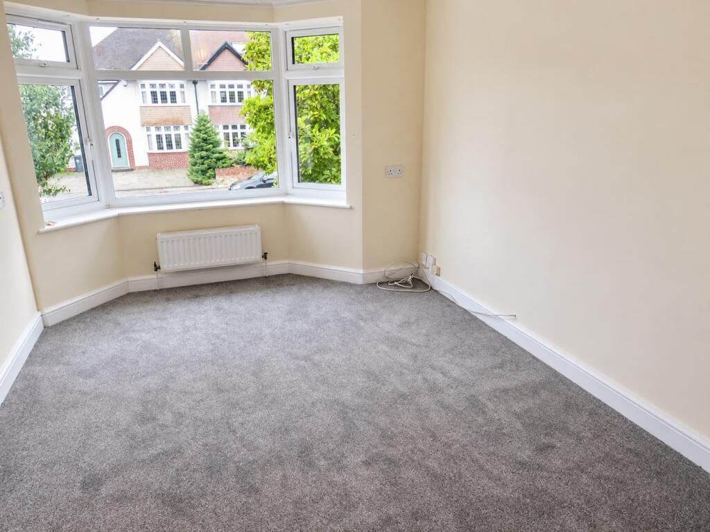 Apartment in Bristol, Henleaze - View 2