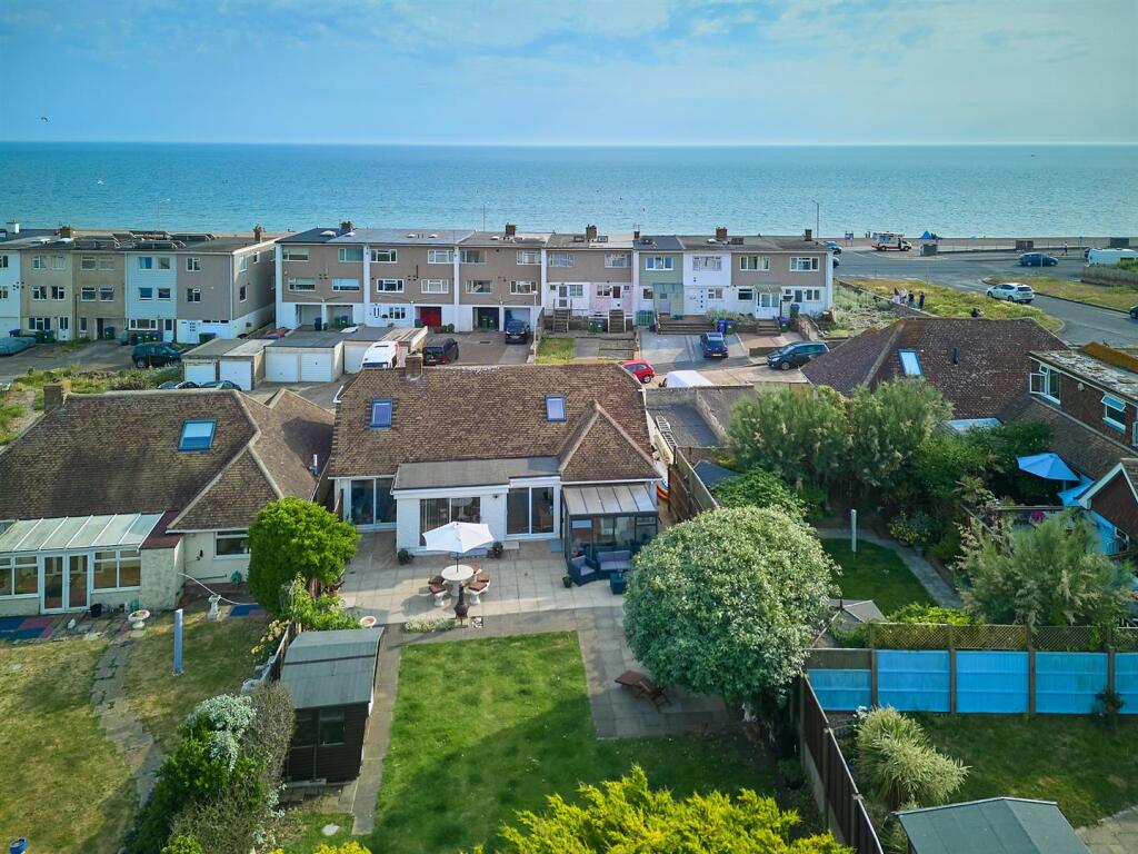 Beach Close, Seaford photo 2