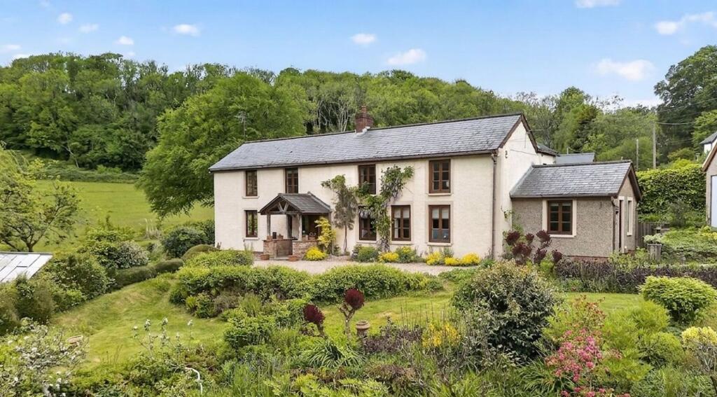 House in Gwaelod-y-garth, Pentyrch